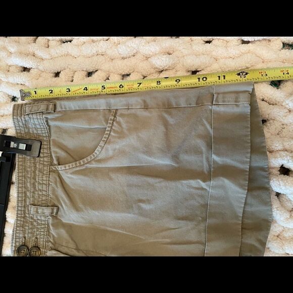 Banana republic khaki shorts size 10 - Picture 3 of 5